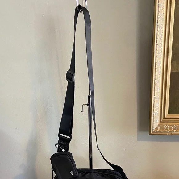 RBX Active NWT Black Crossbody Belt Bag with Mini Pouch 8x5x2 Adjustable Strap - Picture 2 of 7